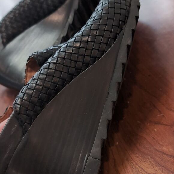 Earthies Katina Black Wedge Woven Leather Bootie Sandals Size 10 - Picture 11 of 13